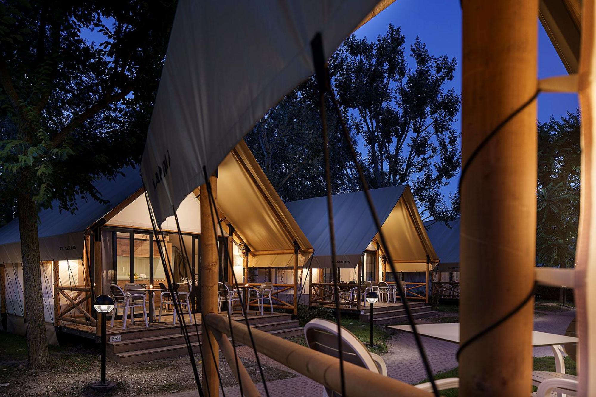 Barricata Holiday Village Scardovari Esterno foto The Treehouse Hotel