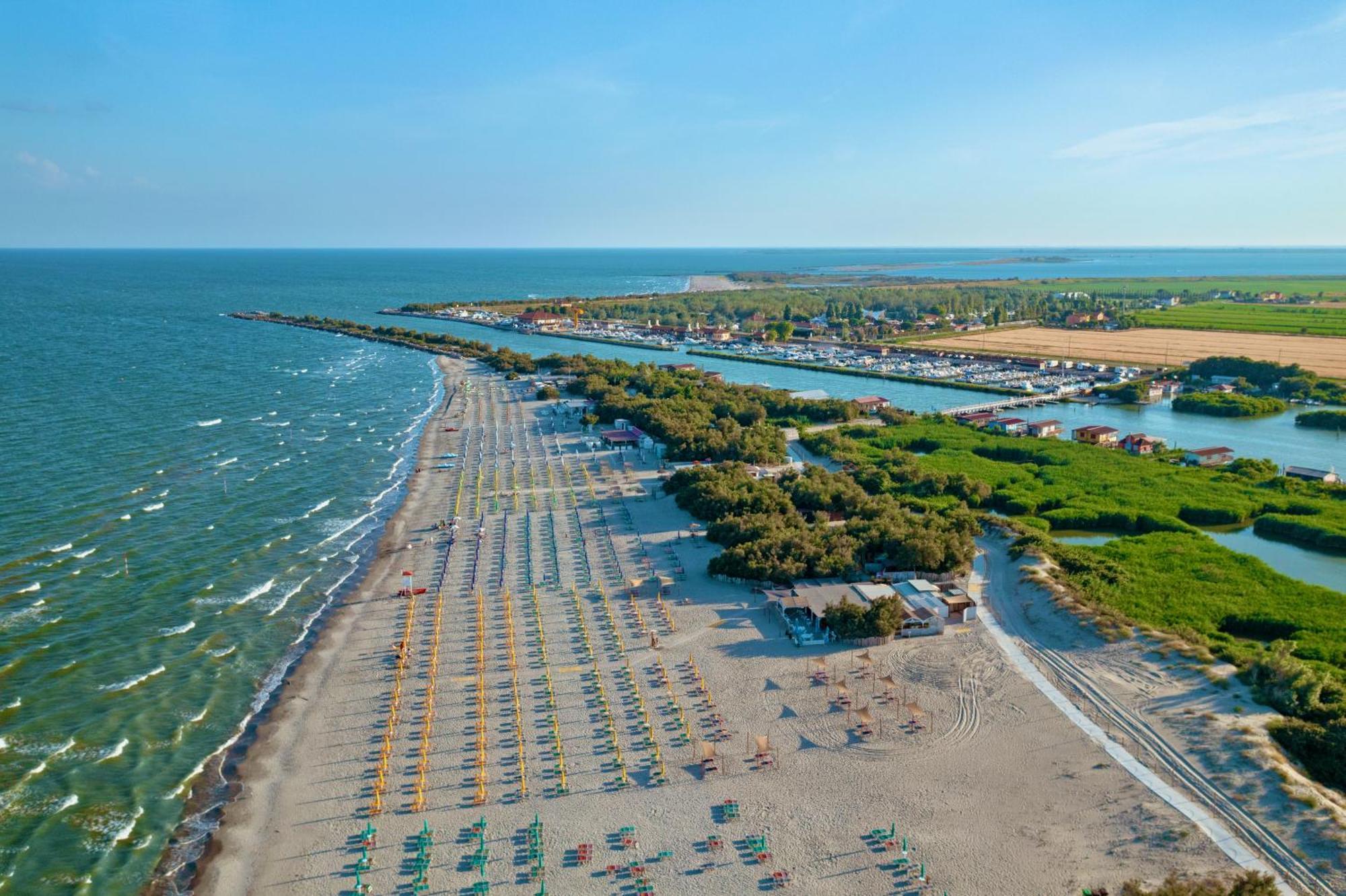 Barricata Holiday Village Scardovari Esterno foto Aerial view of the beach