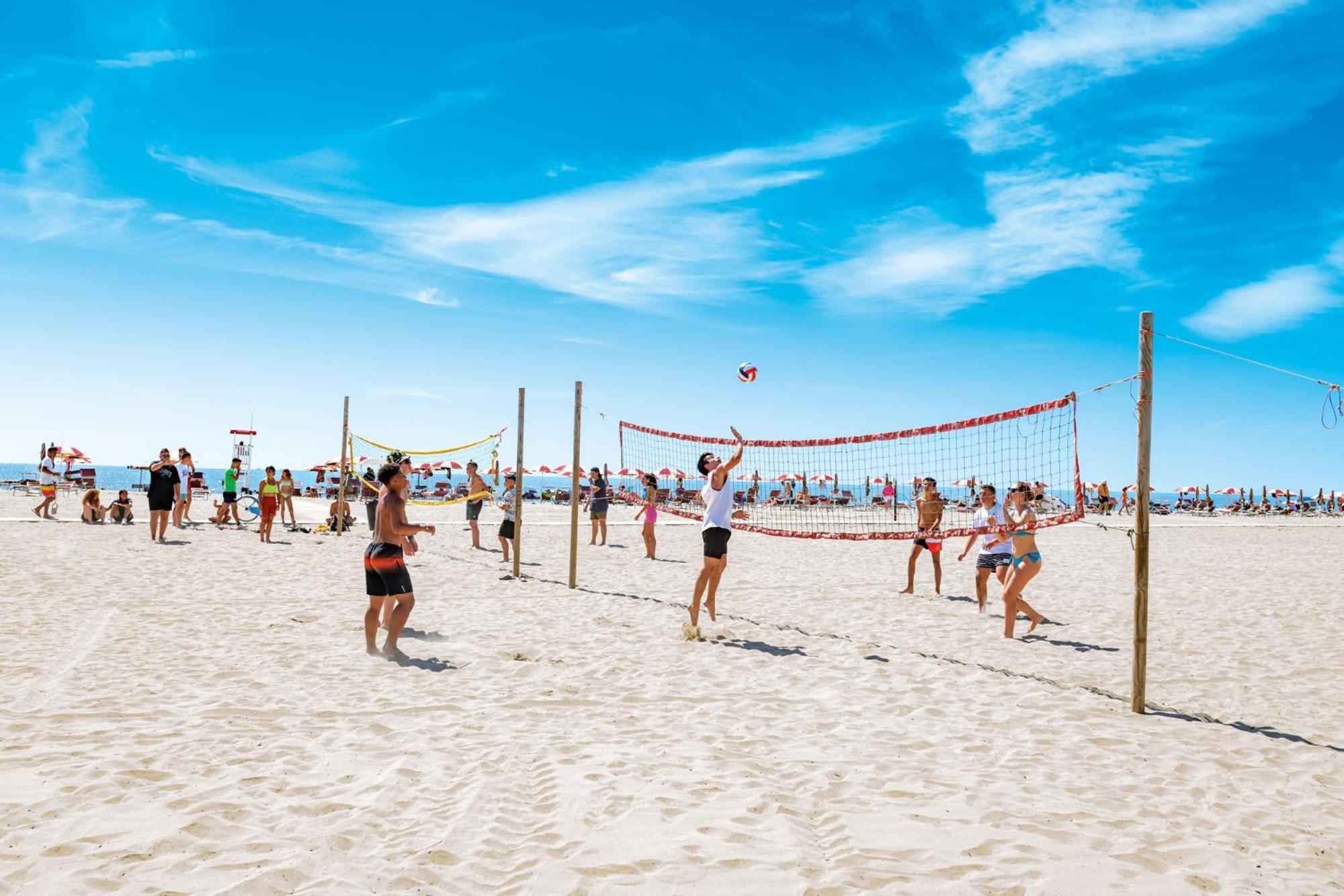 Barricata Holiday Village Scardovari Esterno foto Volleyball at the beach