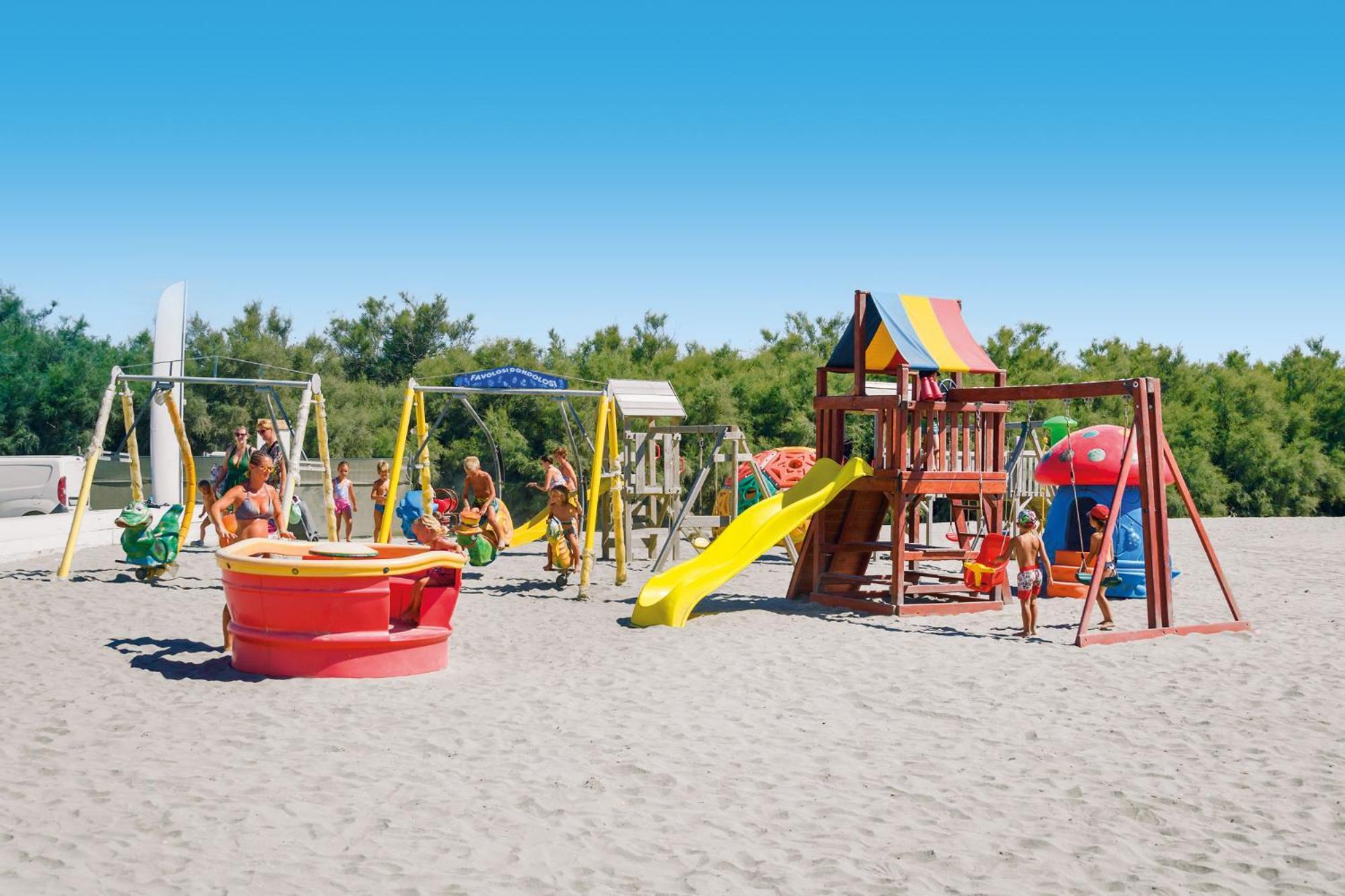 Barricata Holiday Village Scardovari Esterno foto Playground in the park