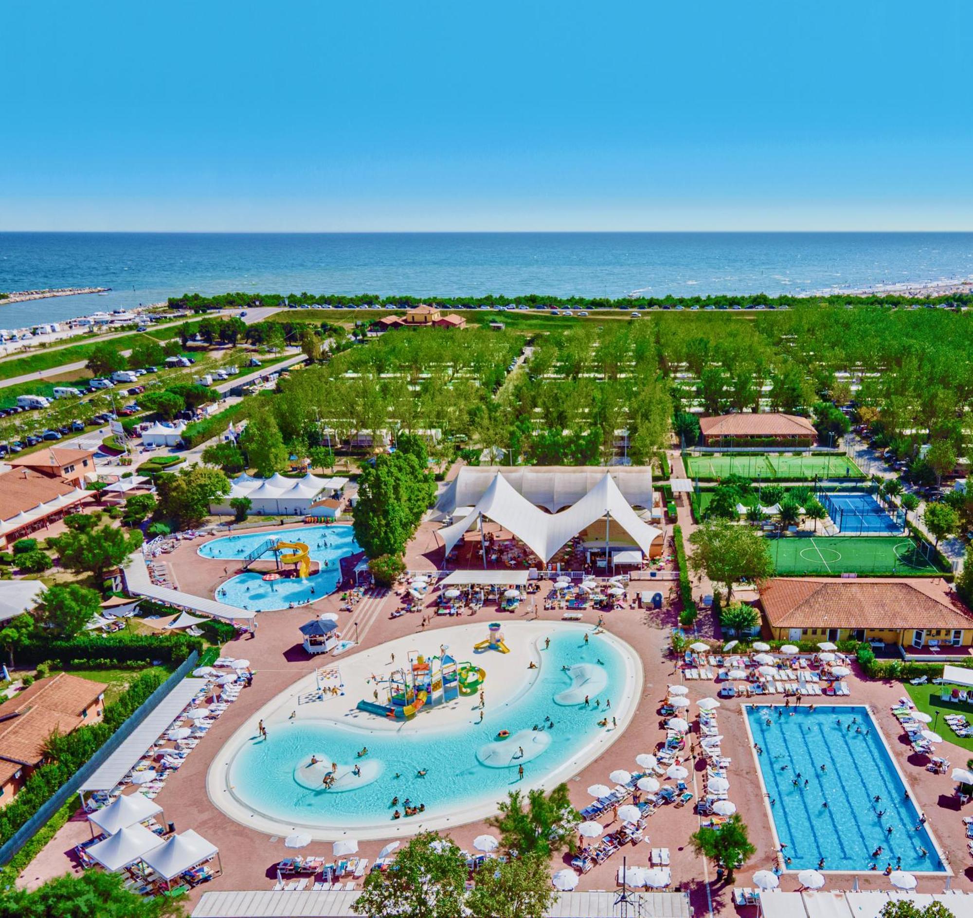 Barricata Holiday Village Scardovari Esterno foto Aerial view of the campsite